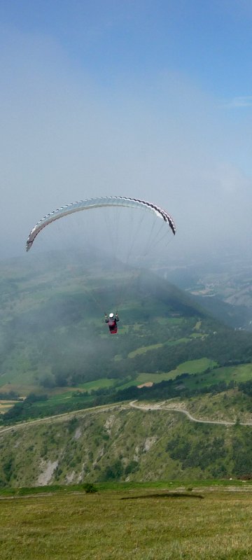 élève parapente en grand vol